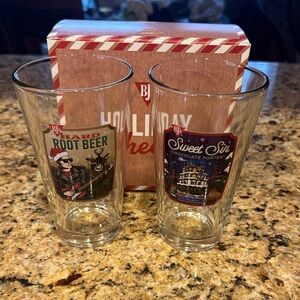BJ's Holiday Cheers Glass Set